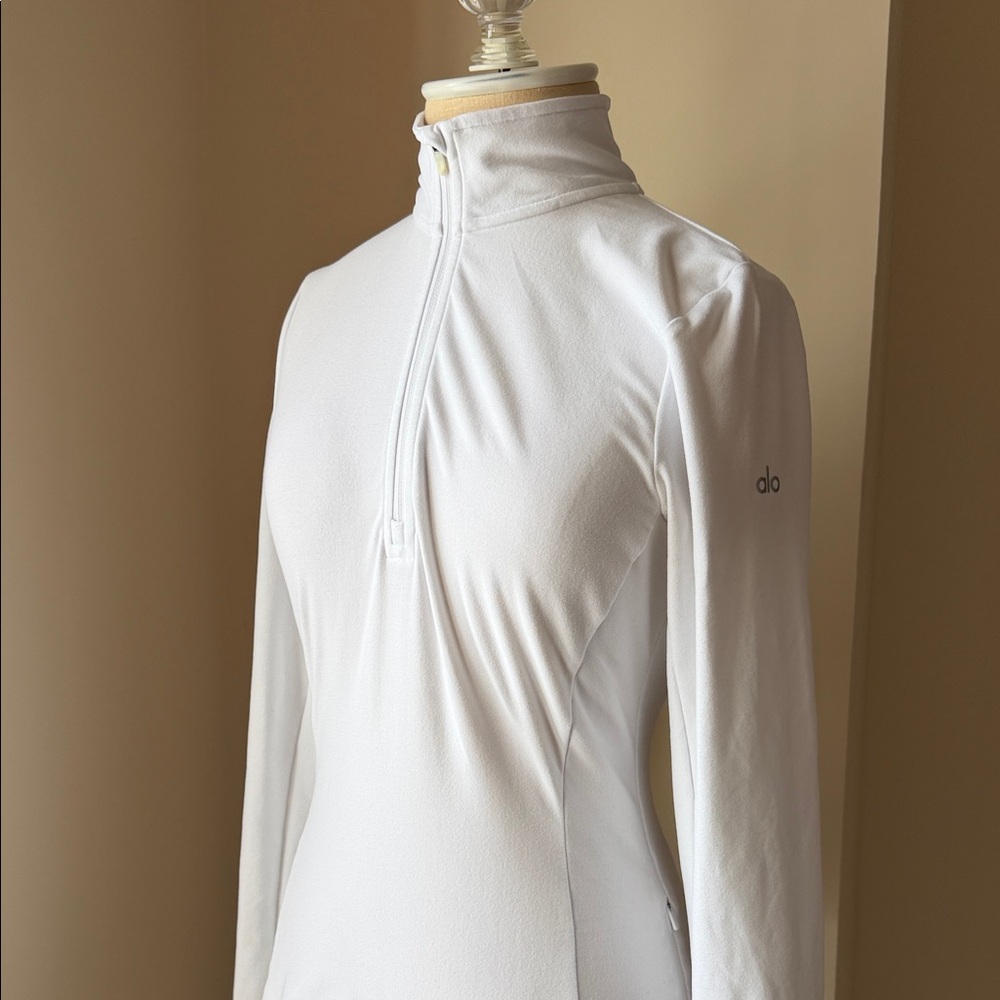 ALO Yoga Women's White Half Zip-Up